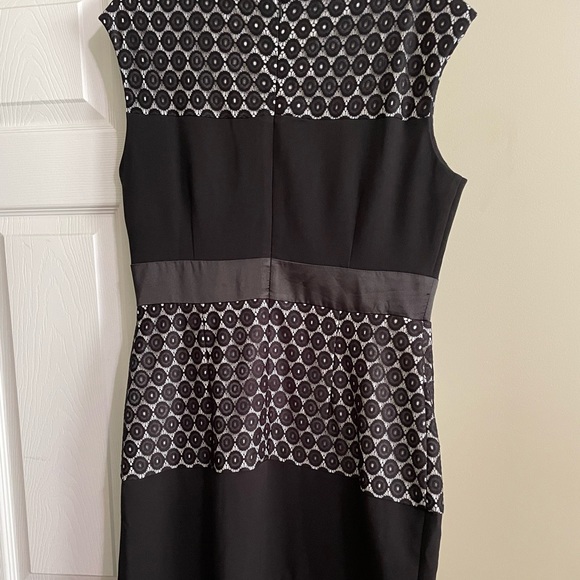 Studio One- New York dress - Picture 2 of 4